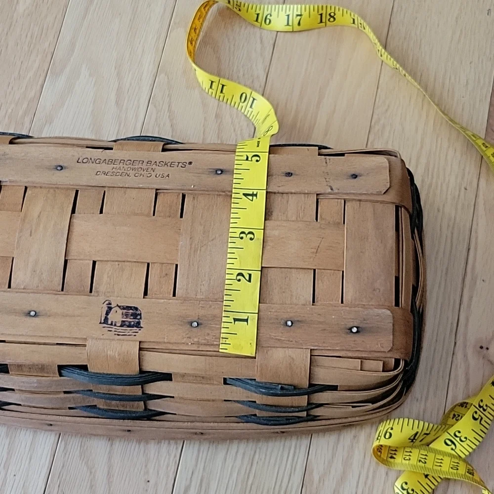 Longaberger Handwoven Bread Gathering Basket With Leather Handles